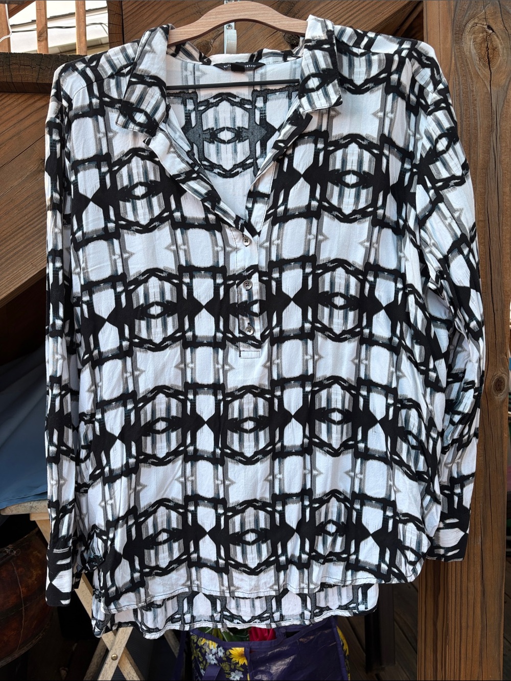 Rock & Republic Black & White Geometric Long-Sleeve 1/2 button tunic Blouse